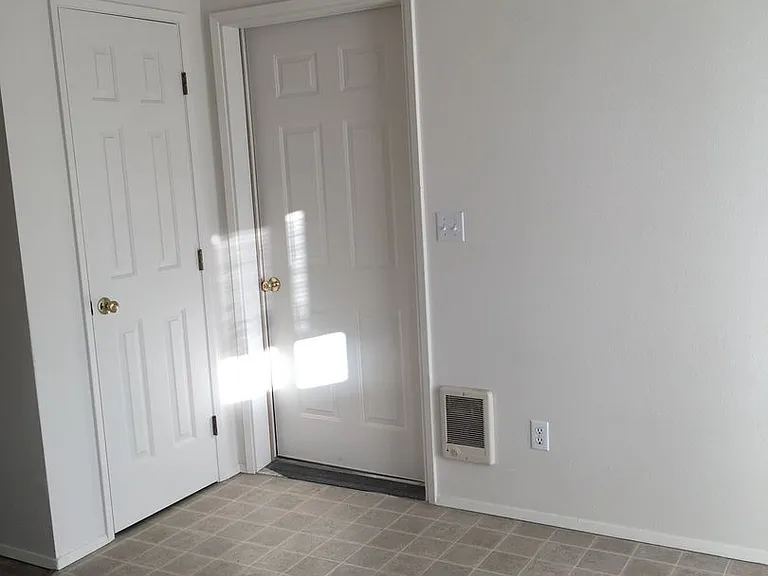 2053 SW Timber Ave — Photo 5