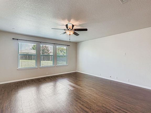 3rd image of 142 Sassafras Cv