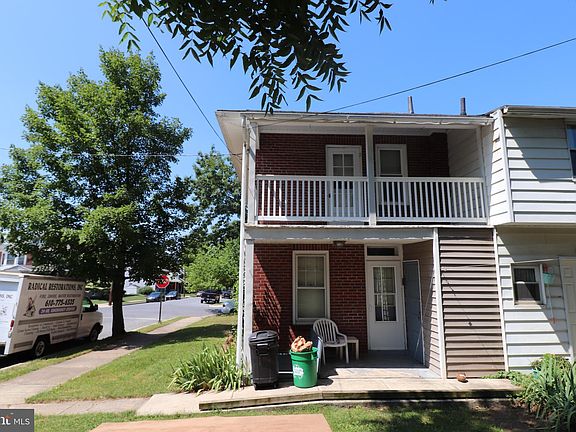 4th image of 301 N Waverly St