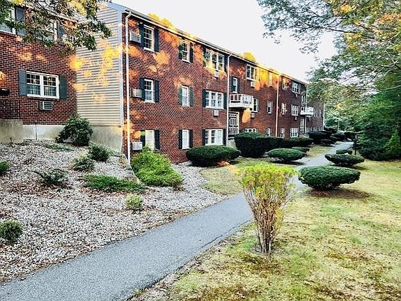 2nd image of 207 Samoset St APT A8