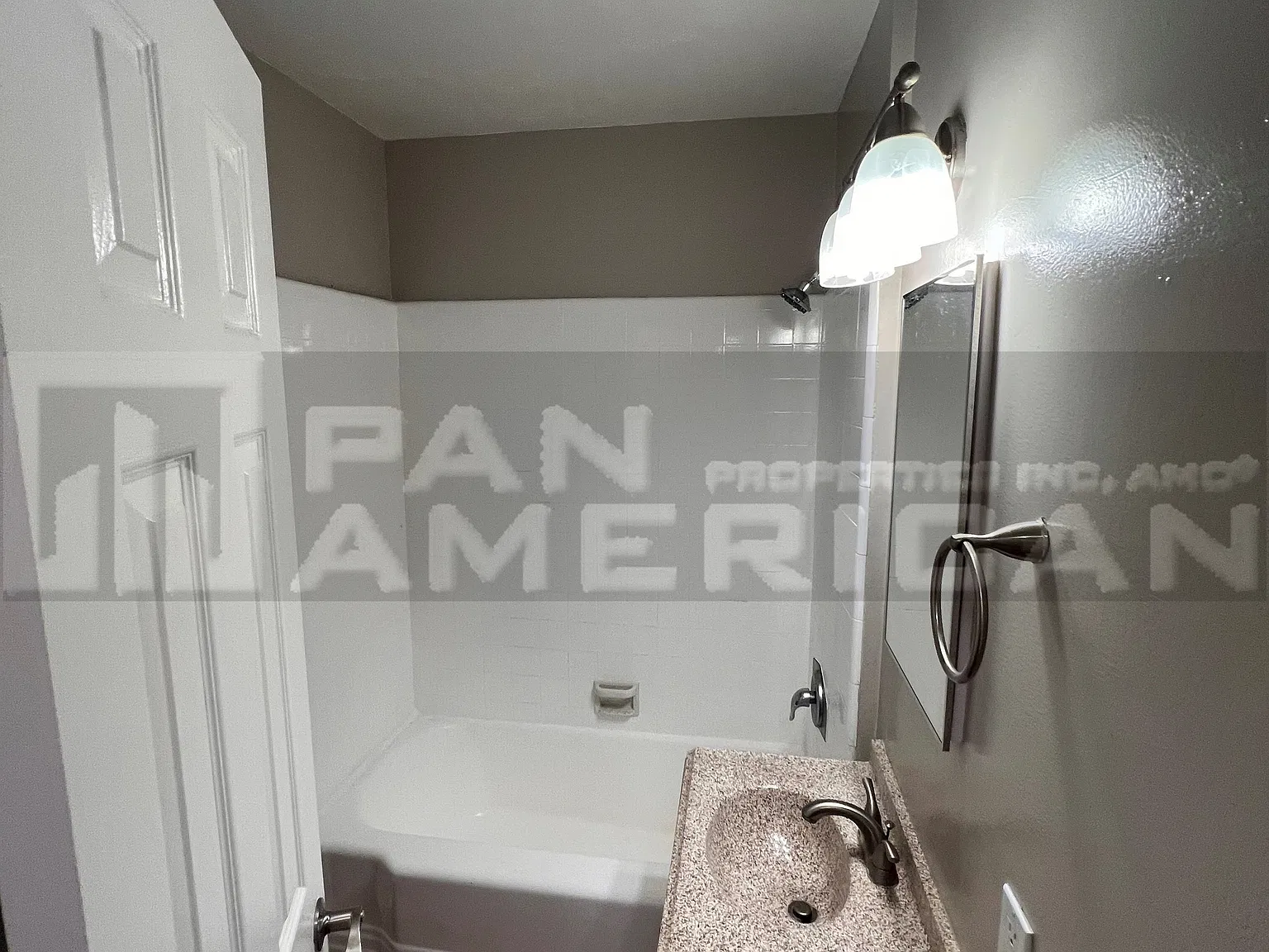 335 S Los Robles Ave — Photo 4
