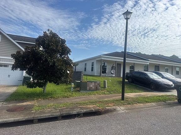 3rd image of 214 Charleston Dr