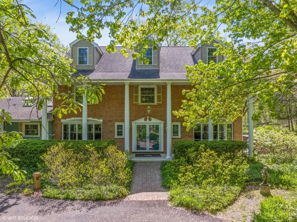46 Old Hart Rd, Barrington Hills, IL 60010