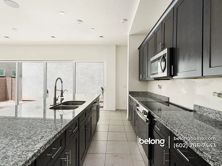 221 E Balsam Dr — Photo 7