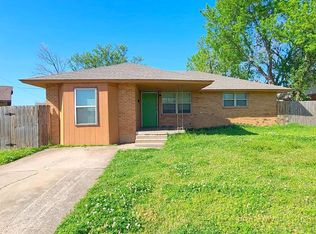 773 SW 2nd St, Moore, OK 73160