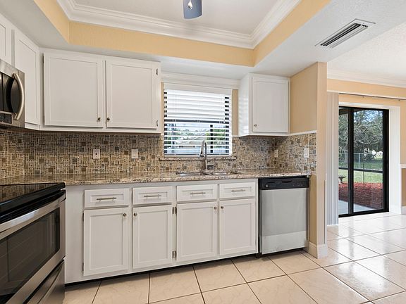 3rd image of 228 SE Santa Barbara Pl