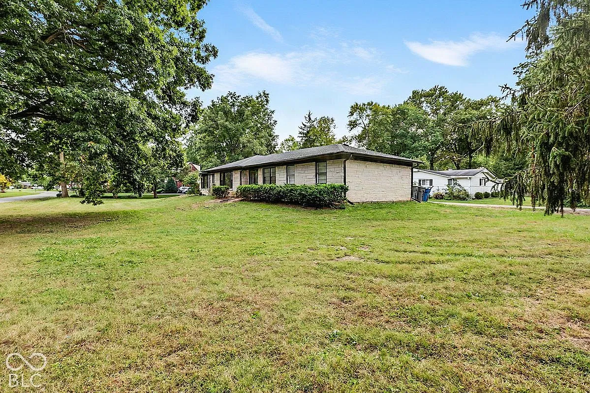 5 bed, 3.0 bath, 2870 sqft, $2,700 — Photo 2