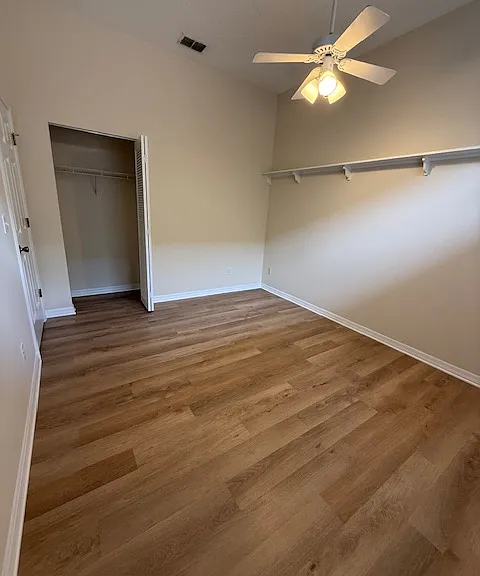 2nd bedroom w/ closet