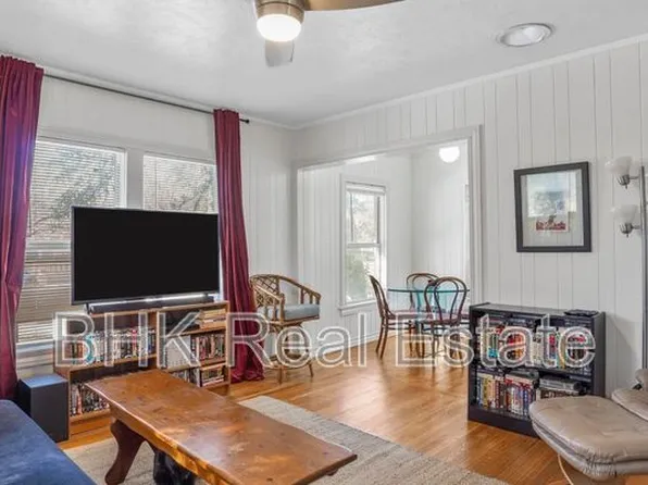 1915 Clover Ln, Fort Worth, TX 76107