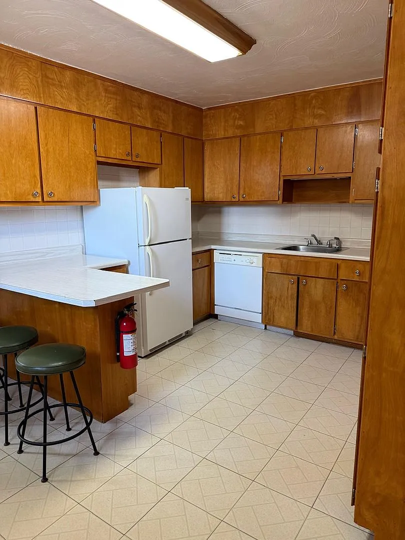 60 Elm St. — Photo 1