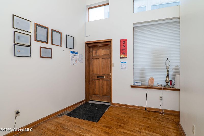 5th image of 46 Columbia Street