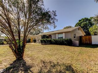 5525 Pine Cir NE, Saint Petersburg, FL 33703