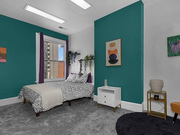 4th image of 208 E State St #2