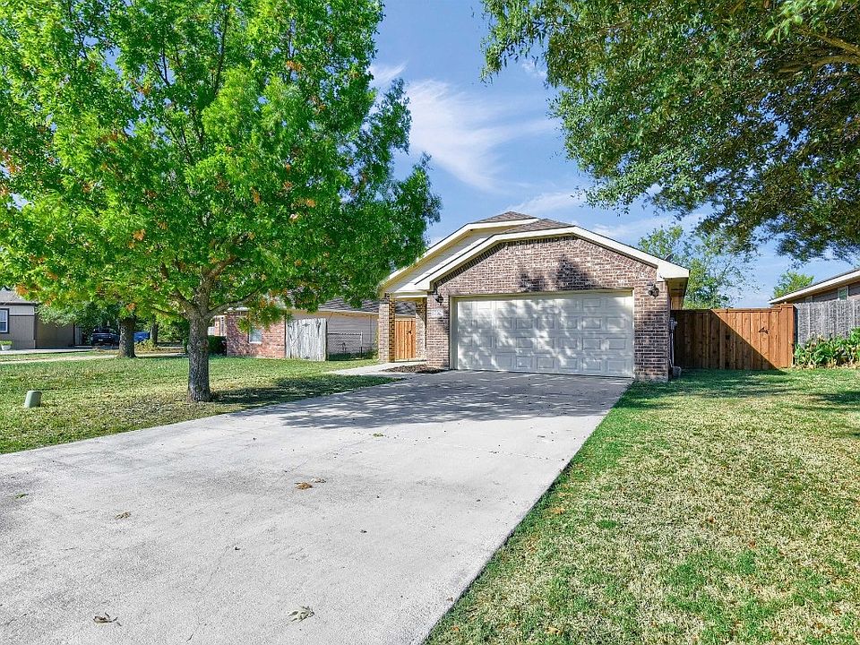1st image of 202 Candlewood Cir