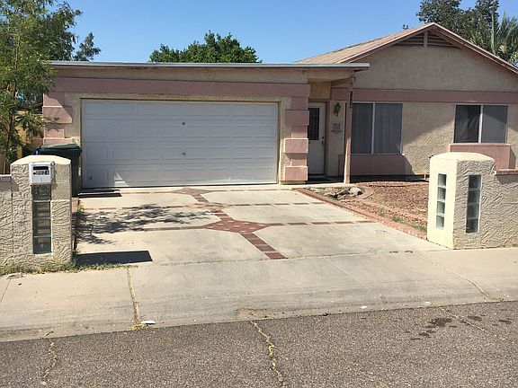 2nd image of 1324 E Huntington Dr