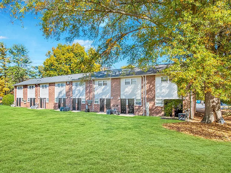 Crowders View Townhomes — Photo 8