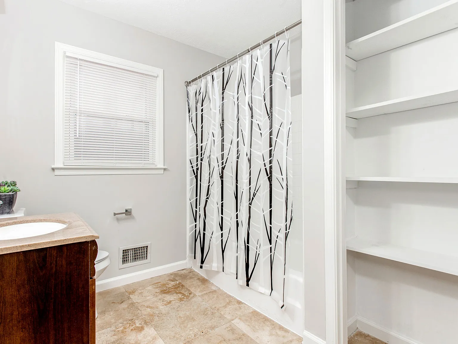 4 bed, 3.0 bath, 2579 sqft, $793 — Photo 4