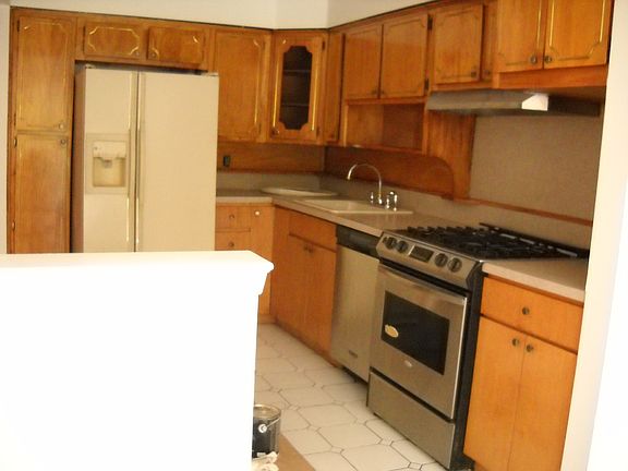 4th image of 3000 30th St #2