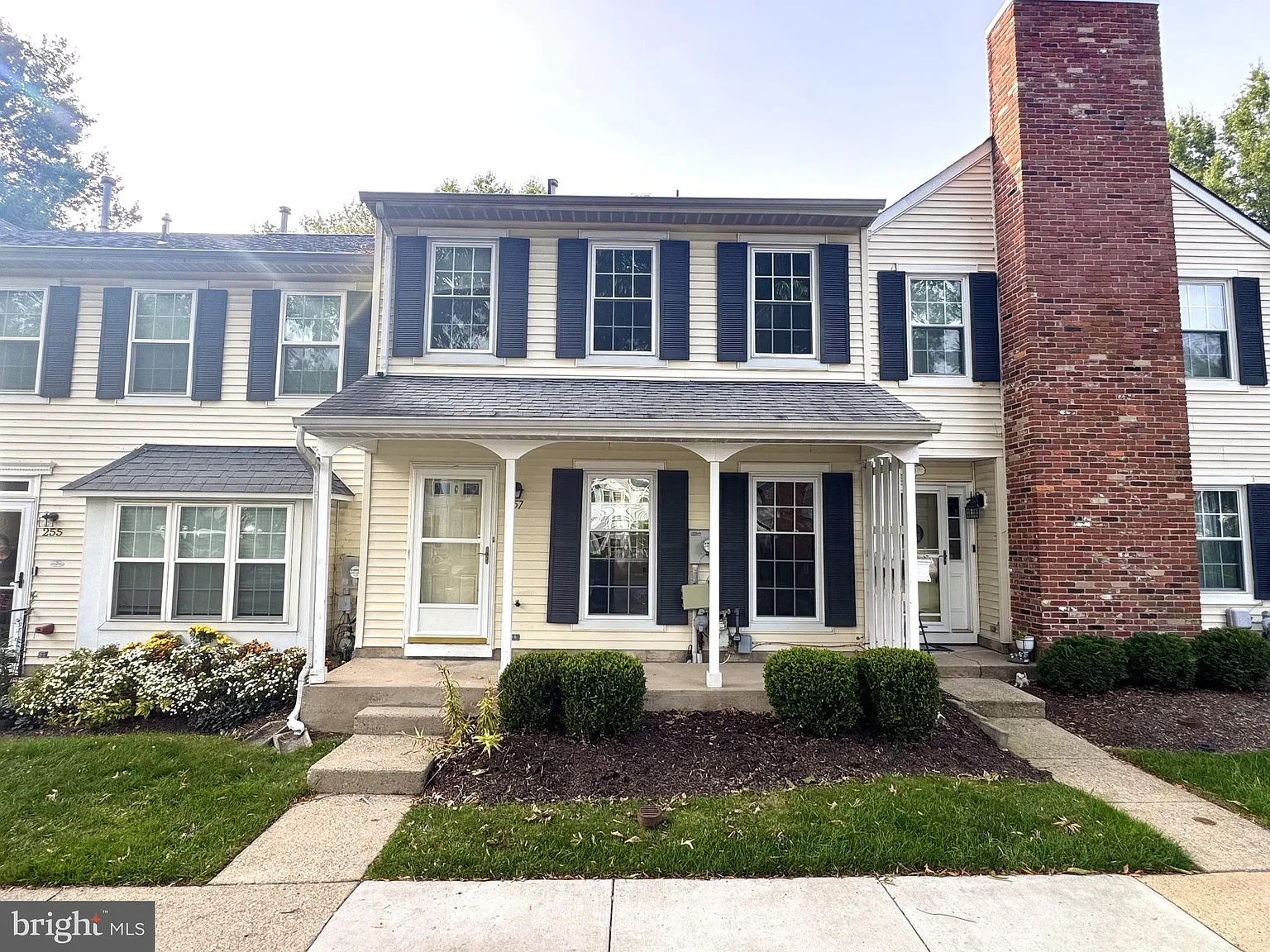 2 bed, 2.5 bath, 1360 sqft, $2,300 — Photo 1