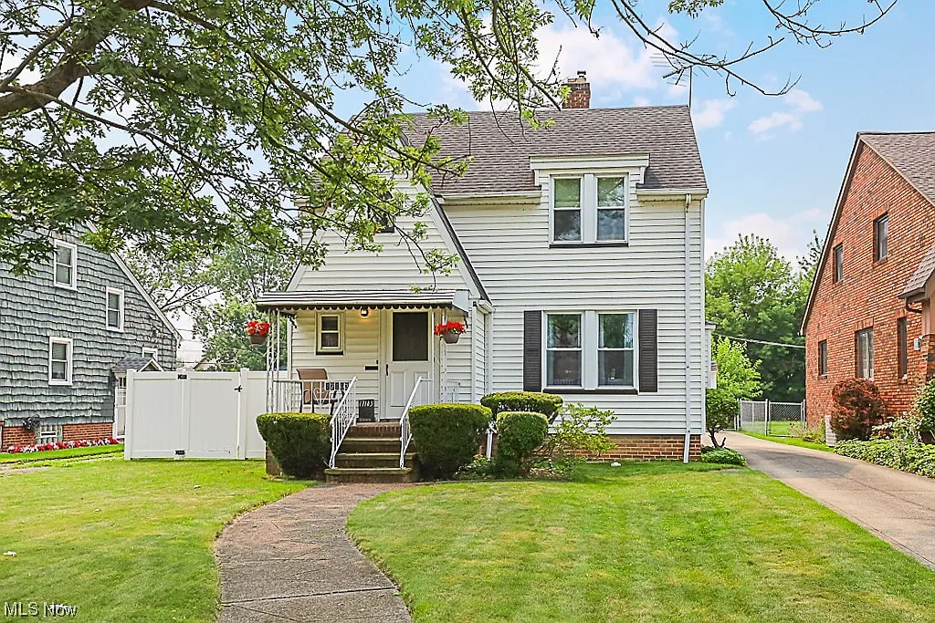 17103 Woodbury Ave photo 1