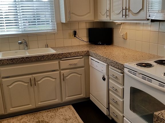 4th image of 1710 W Country Club Ln