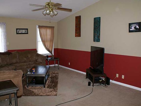 3rd image of 1636 N Oakmont Ave