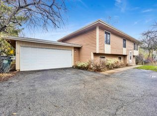 209 W Winchester Rd, Libertyville, IL 60048