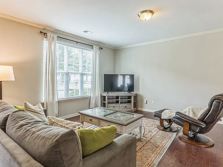 1243 Assembly St — Photo 2