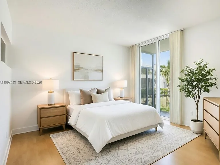350 NE 24th St #601 — Photo 5