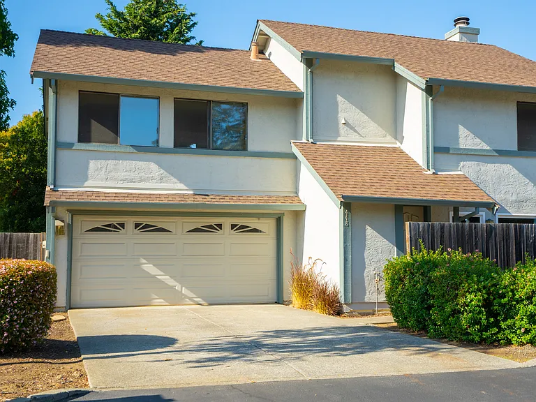 448 Lilac Ct — Photo 7