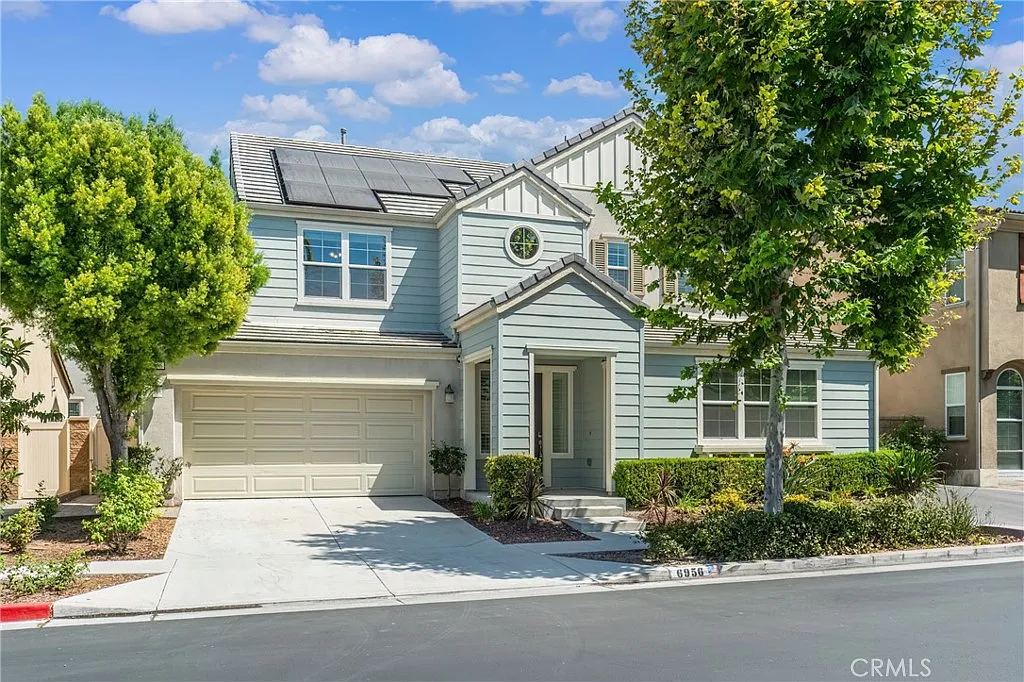 5 bed, 3.5 bath, 3156 sqft, $4,800 — Photo 2
