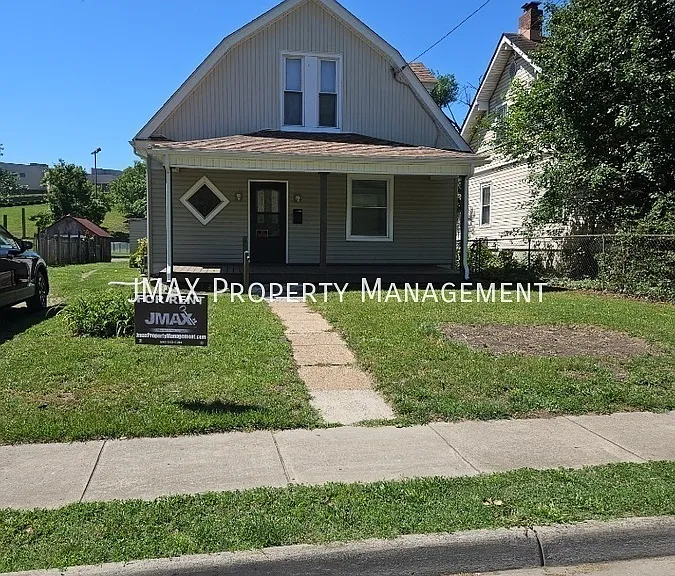 1905 Wise Ave SE — Photo 1