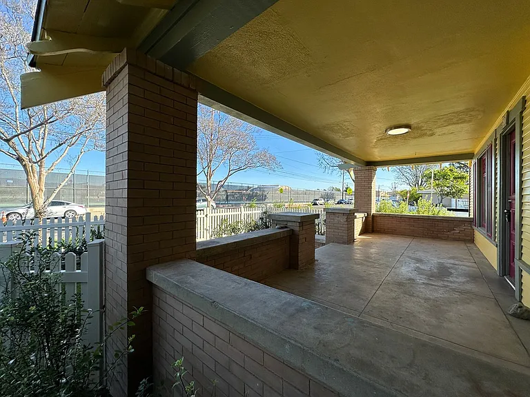 678 N Shaffer St — Photo 5