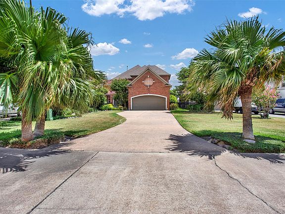4th image of 2668 E Bayshore Dr