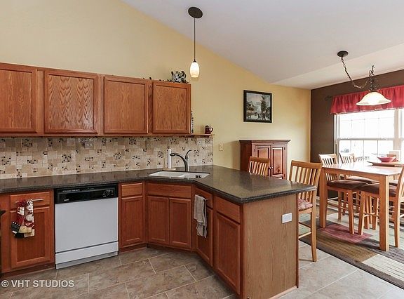 2nd image of 1736 Maplewood Ct