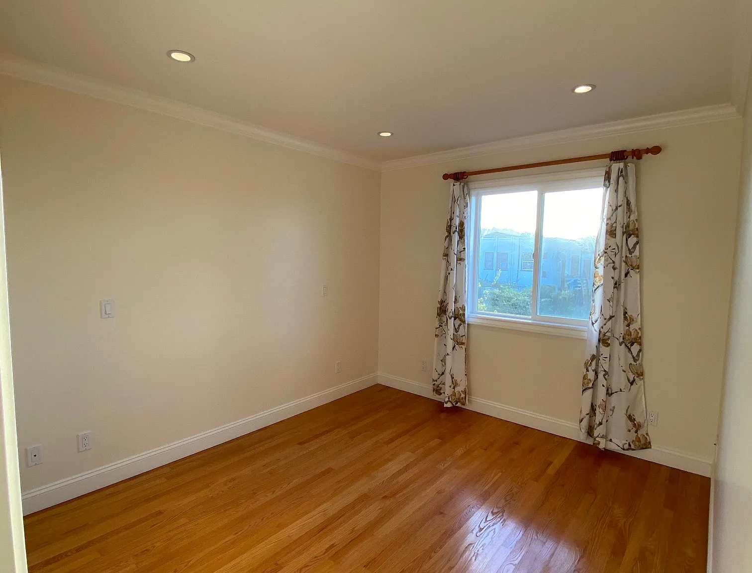 3 bed, 800 sqft, $3,795 — Photo 3