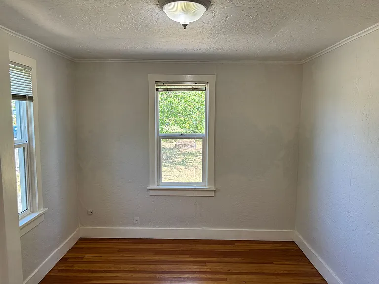 740 W 23rd Ave — Photo 9