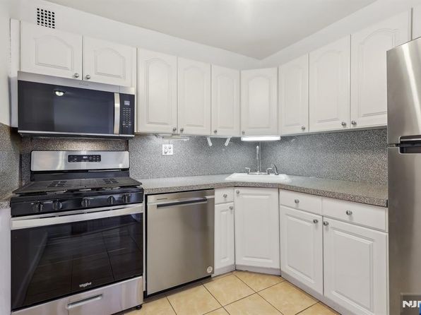 2100 Linwood Ave APT 2G, Fort Lee, NJ 07024