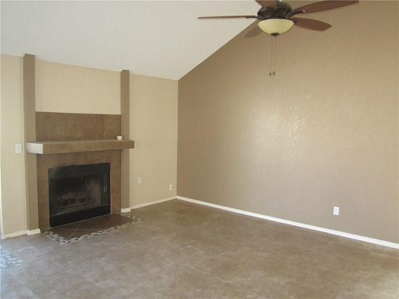 5th image of 512 Woodbine Ln
