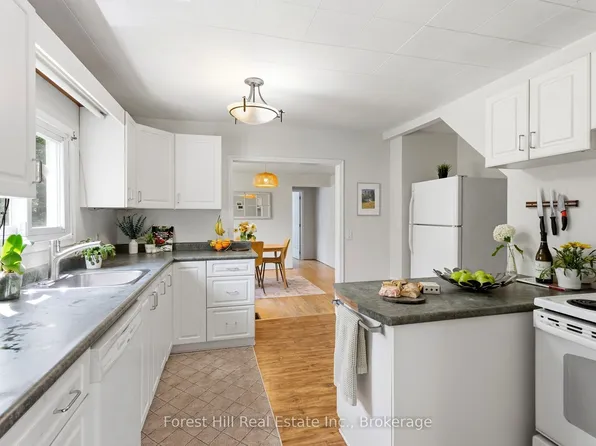 9 Spruce Glen Rd, Huntsville, ON P1H 1C9