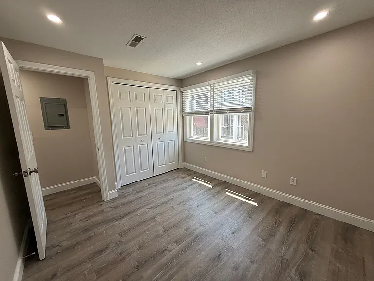 Pondsview Apartments — Photo 93