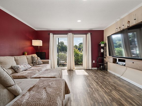 4th image of 12 Shadowbrook Ln APT 3