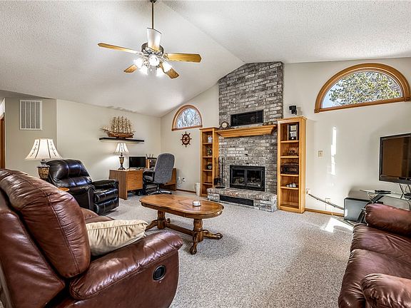 5th image of 35 Lockerbie Dr