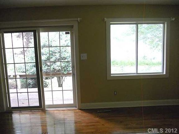 5th image of 161 Southwood Park Rd