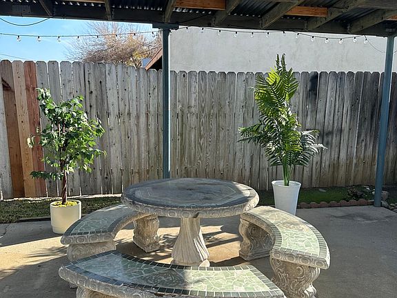 4th image of 836 W Colorado Blvd