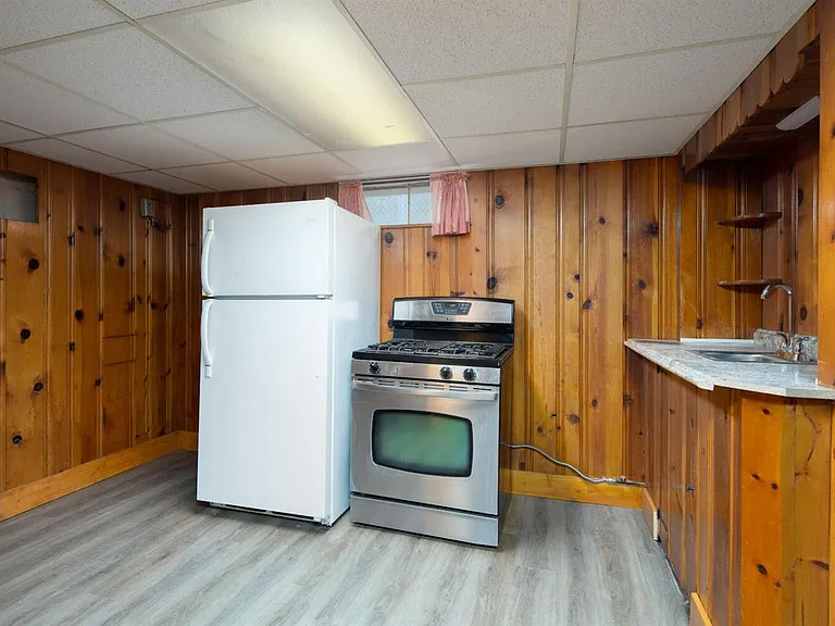 1220 Hammond Ave — Photo 15