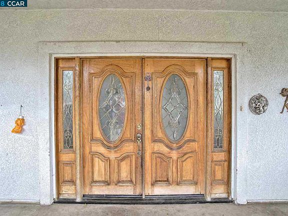 4th image of 1533 Hoffman Blvd