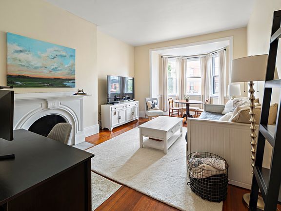2nd image of 144 Marlborough St APT 5