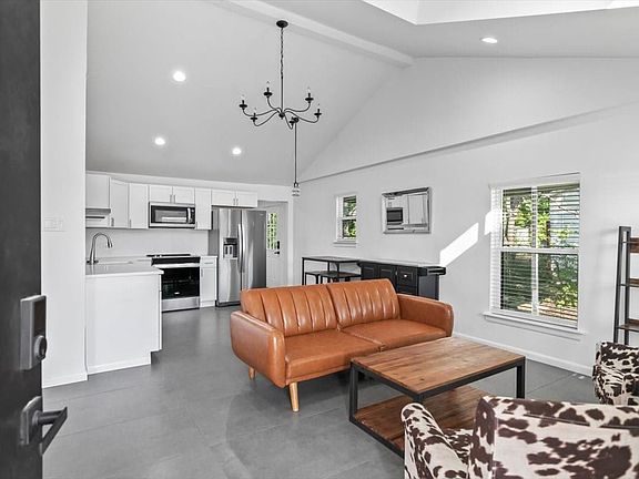 4th image of 3528 Marquita Dr
