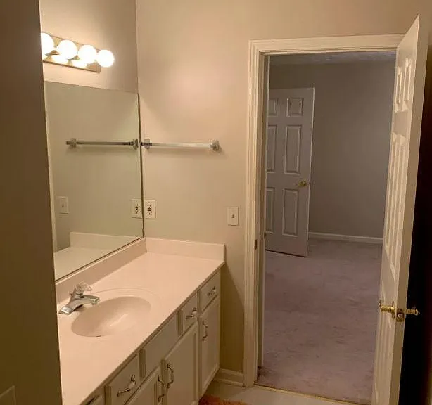 Jack & Jill bathroom between upstairs bedrooms